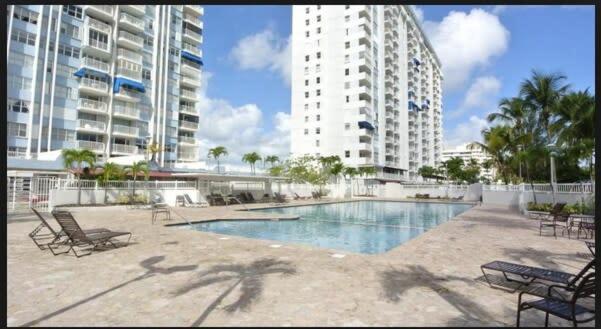 2Br Gem Ocean Front Building Isla Verde Beach Сан-Хуан Екстер'єр фото